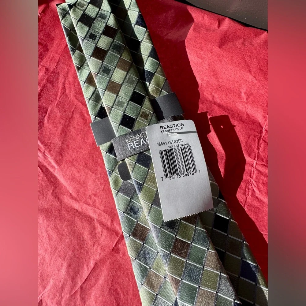 NWT | Kenneth Cole Reaction | Green Tie